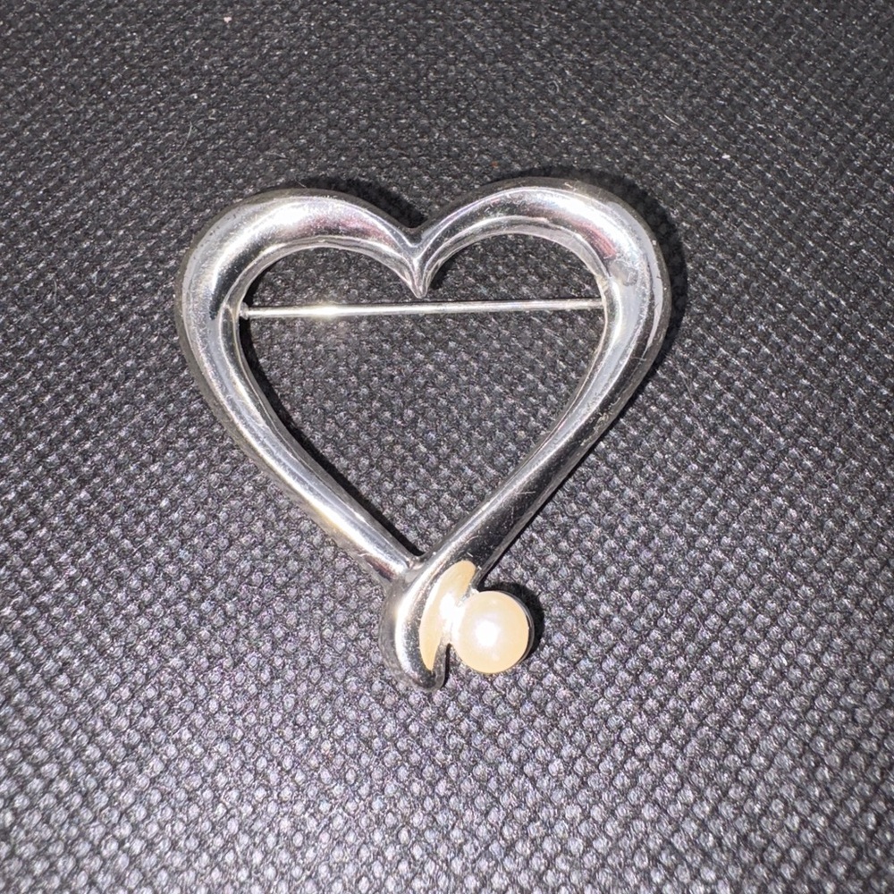 Elegant sterling  Silver vintage‎ Heart Brooch with Pearl Accent